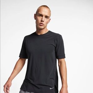 Nike Yoga Tee Slim Fit Black/Dark Grey